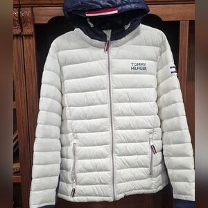 1041  TOMMY HILFIGER, WOMEN'S XL, WHITE PUFFY LIGHTWEIGHT HOODED JACKET NWOT